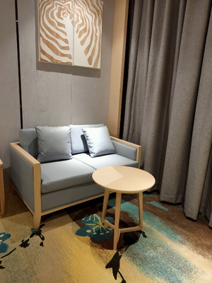 生地の家具製造販売業のホテルの部屋のソファーの純木フレームのソファー1600*900*820mm 2 Seaters
